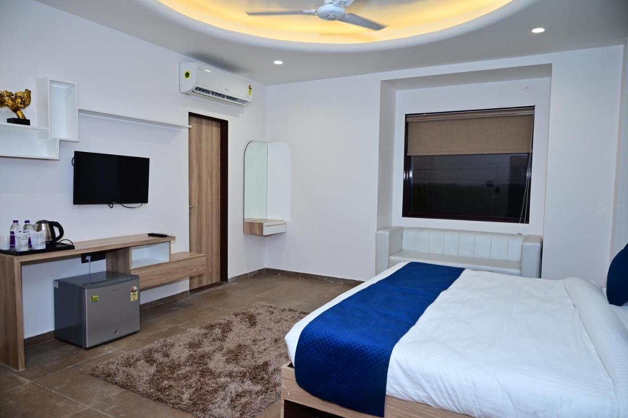 The Dwelling Inn Велика Нойда Екстер'єр фото